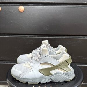 Nike Kids' Light Gray and Gray Huarache